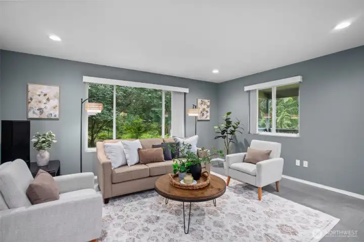 Beautiful bonus room, freshly painted