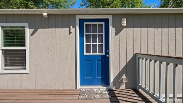 Let’s go take a look inside - where light pours in, finishes shine, and each room feels calm, welcoming, and ready to make your own!