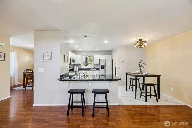 Breakfast bar and nook option in kitchen space
