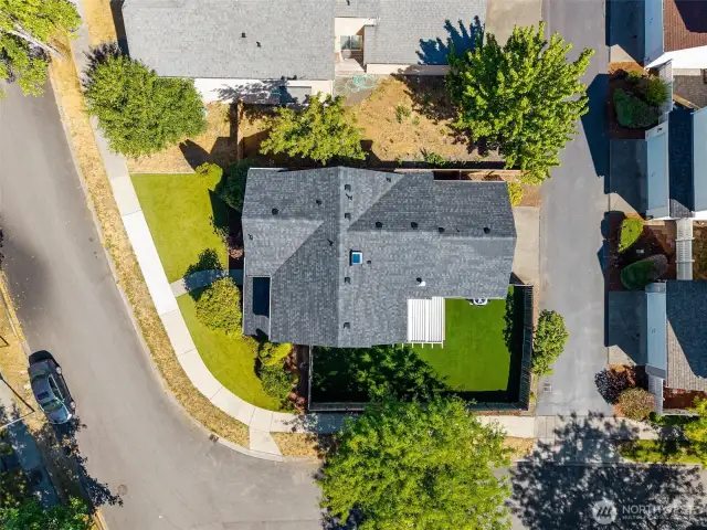 Don't miss the additional side yard on opposite side of house - newer fence/gate. Great for storage.