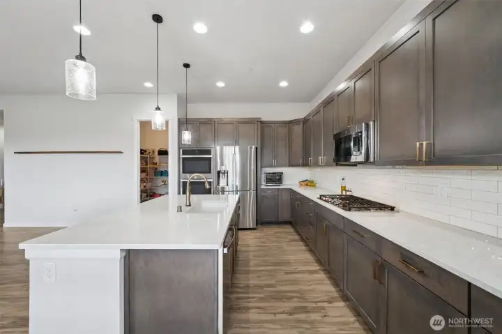 Double ovens and walk in pantry too!