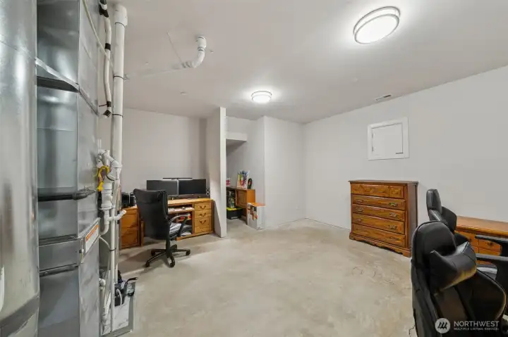 Unfinished room (NOT included in square footage)