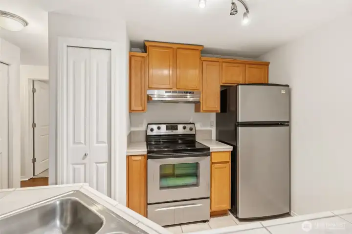 Another view of the kitchen showing ampule storage space.