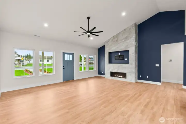 Natural gas fireplace and ceiling fan for your added comfort.