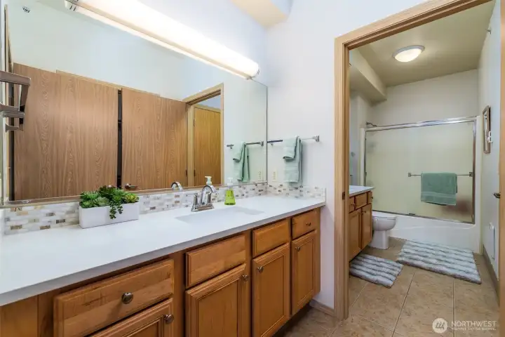 primary bedroom vanity