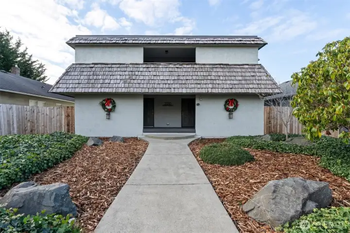 Easy to maintain landscaping and newer common area flooring. Features a well cared for flat roof and stucco siding.