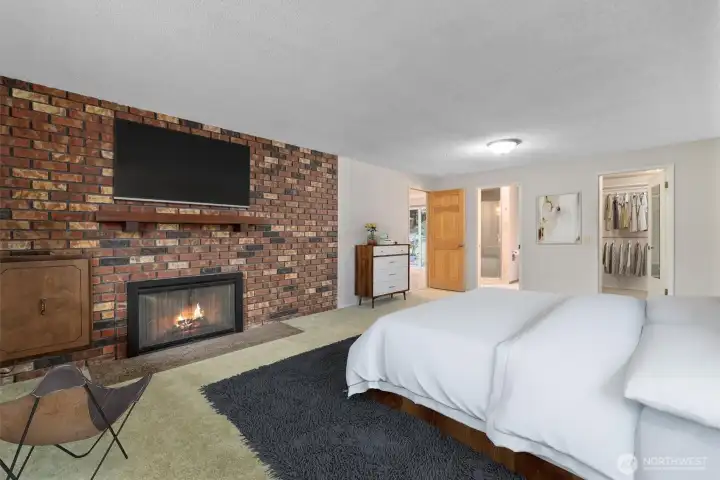 Primary bed virtually staged