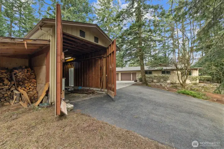 RV or Boat parking / Shop