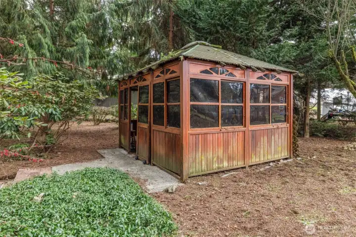 Gazebo w/ Jacuzzi