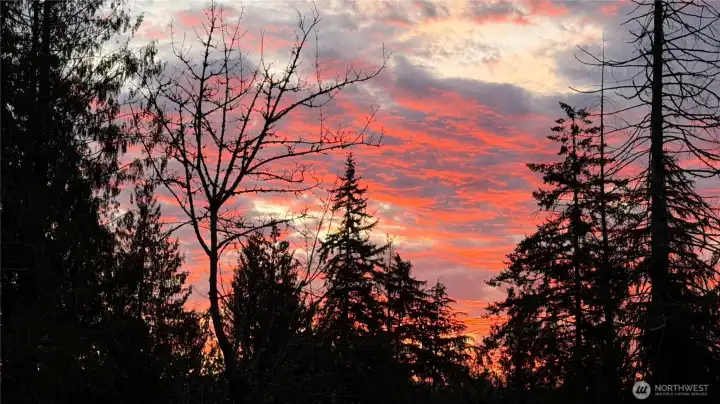 Gorgeous sunrises can be seen from your beautiful home. This is a very accurate presentation of the REAL view. Not edited, NOT AI'd, not even zoomed in. Truly stunning view - especially over coffee in the morning :)