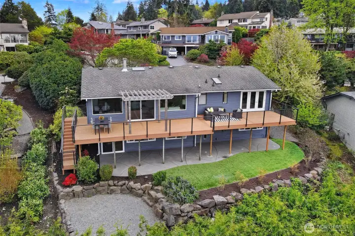 Expansive new trex deck for maximum views!