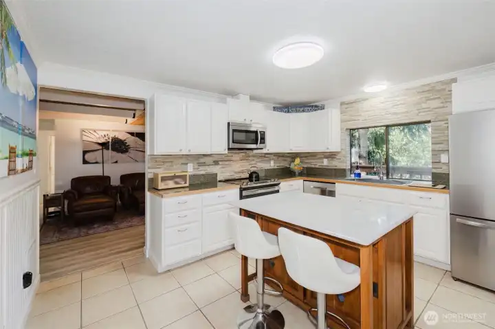 Kitchen, natural rock backsplash, Stainless steel appliances stay