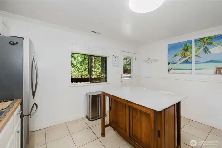 Another shot of the kitchen and island