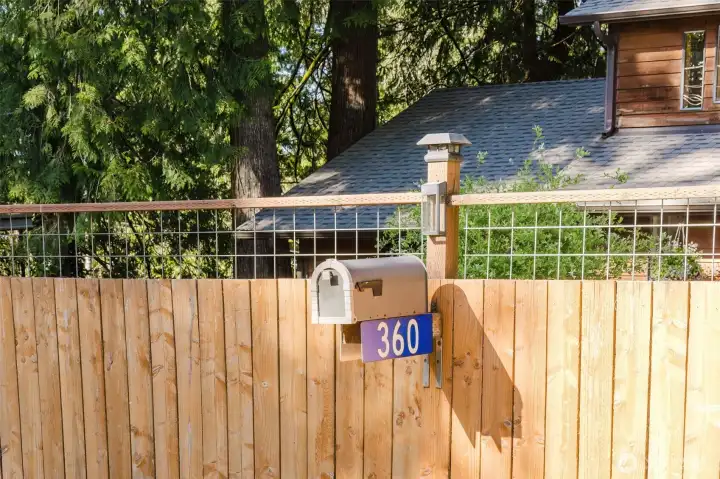 fence and mailbox at from of house