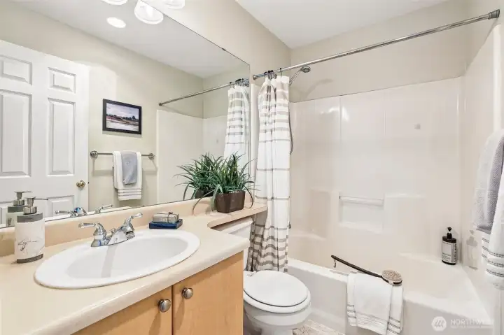 Full hall bath.