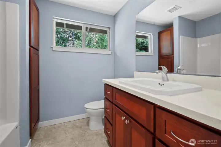Full main bath