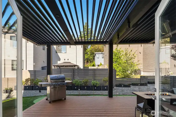 Struxure luxury motorized pergola