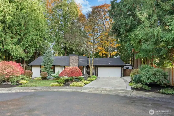 Tucked away in Sammamish’s peaceful Pacific Estates neighborhood, this beautifully maintained 3-bedroom home offers comfort, privacy, and style!