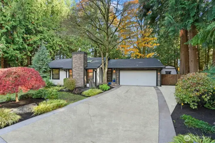 1,270 sq ft one-story residence on an expansive 11,982 sq ft lot with lush, arboretum-like grounds