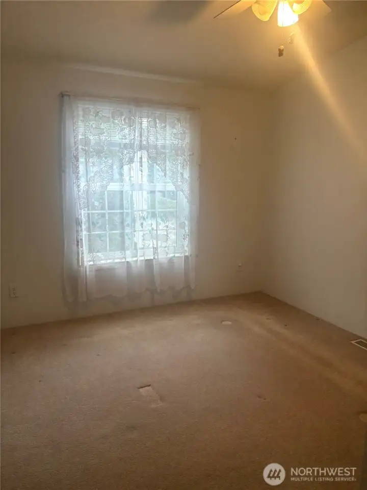 2nd bedroom