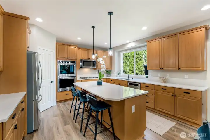 Convenient corner pantry.