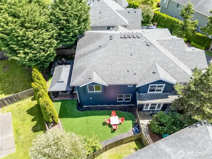 Large side yard is also turf.