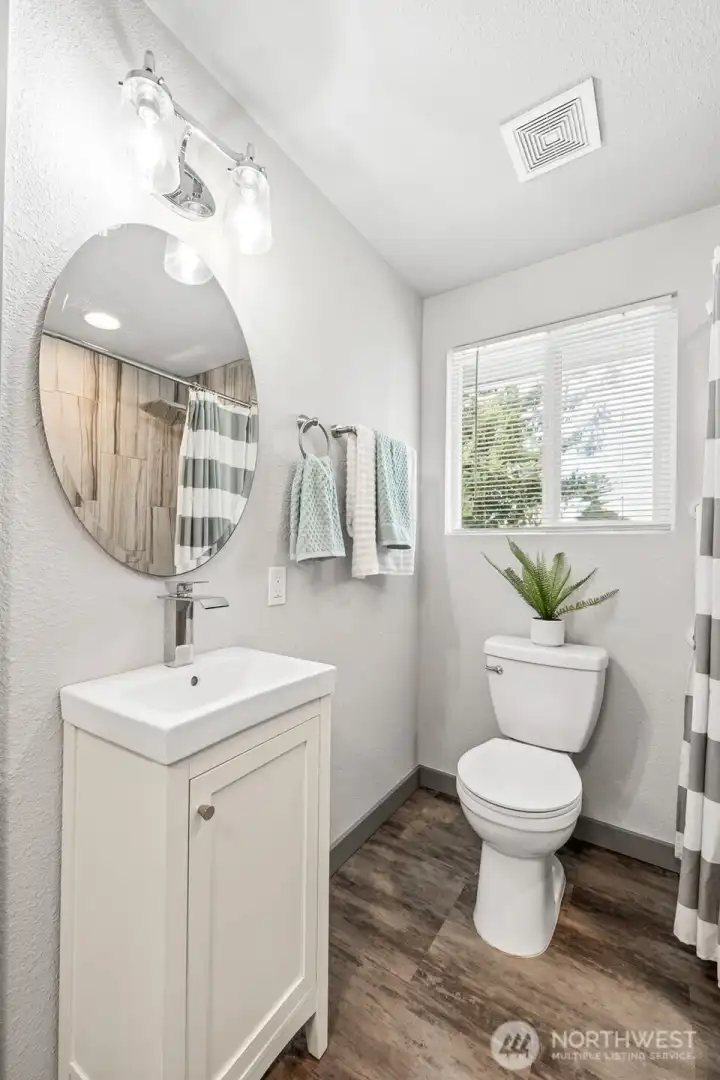 Full bathroom off of main living space