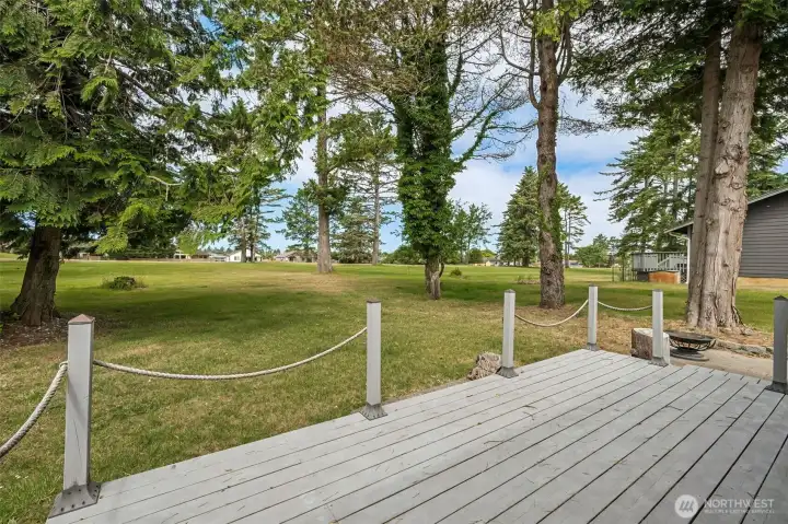 Large back deck for maximum enjoyment