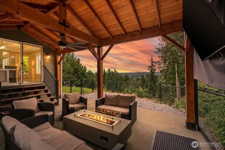 BBQ and relax in this retreat-like setting!