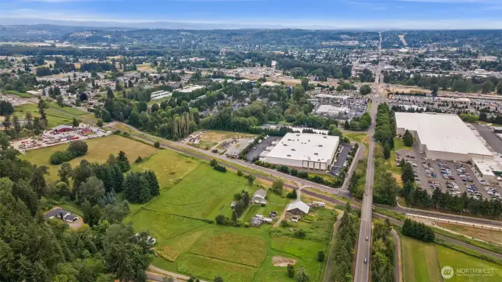 This property is perched above Puyallup Valley in desirable Edgewood.