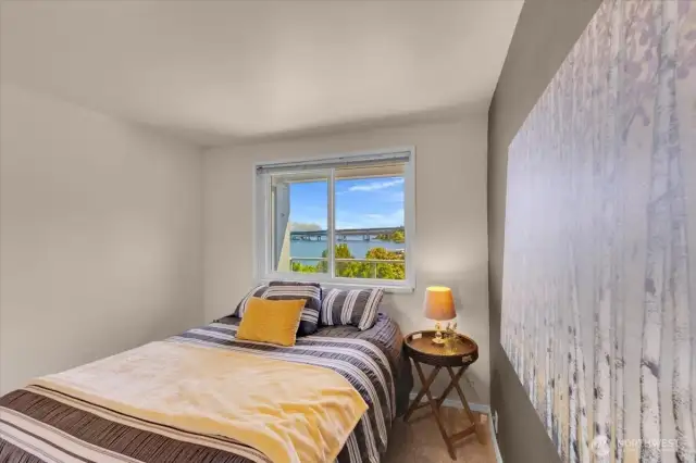 Spacious bedroom with views that do not dissapoint!