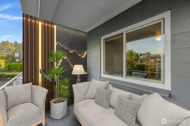Patio/deck to lounge and relax. Under cover in case it rains!