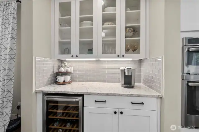 Butler's pantry w/ undercounter beverage fridge