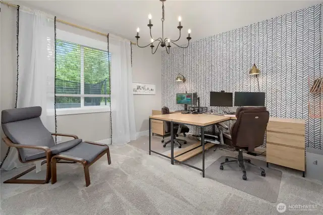 Office/Bedroom perfect for working from home or Multi Gen living