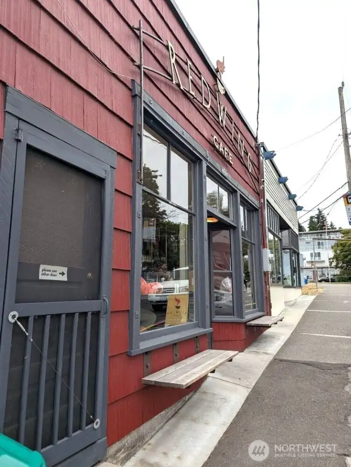 Red Wing Cafe-Neighborhood Favorite Hang Out