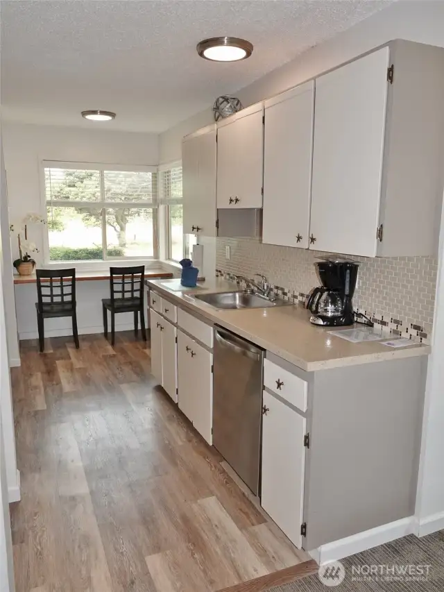 Fully-equipped Kitchen w/ laminate flooring.