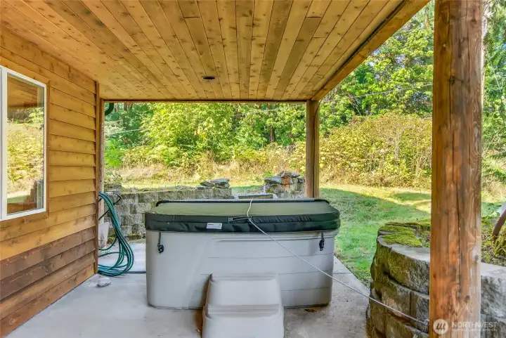 Covered Patio with Hotube