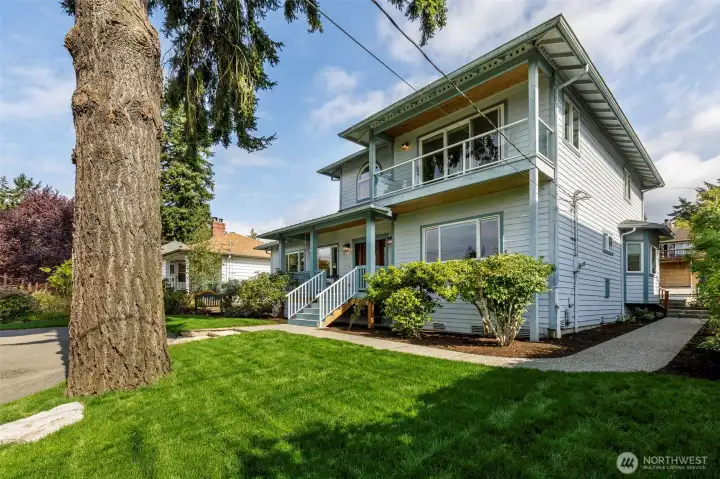 This Broadview home offers so much to like!