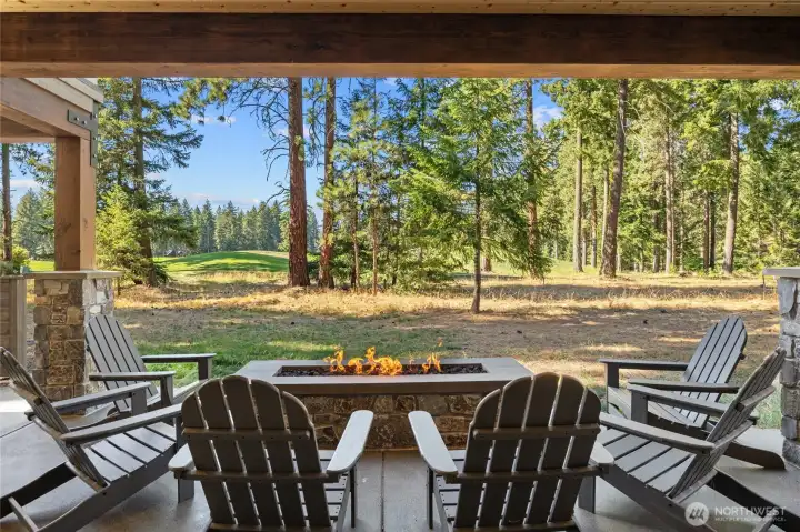 Natural-gas fire pit for year-round enjoyment.