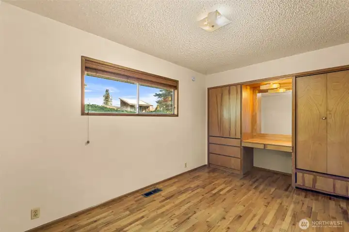 #2 bedroom with great built in with built in desk