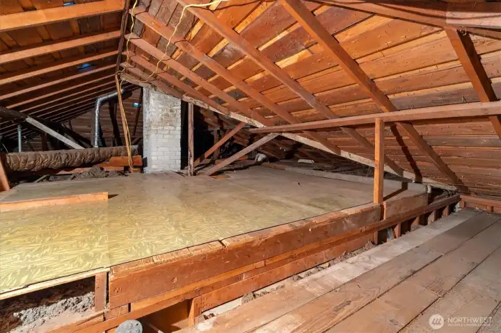 The attic off the utility room is quite something. Great space for storage and very convenient to access with ladder.