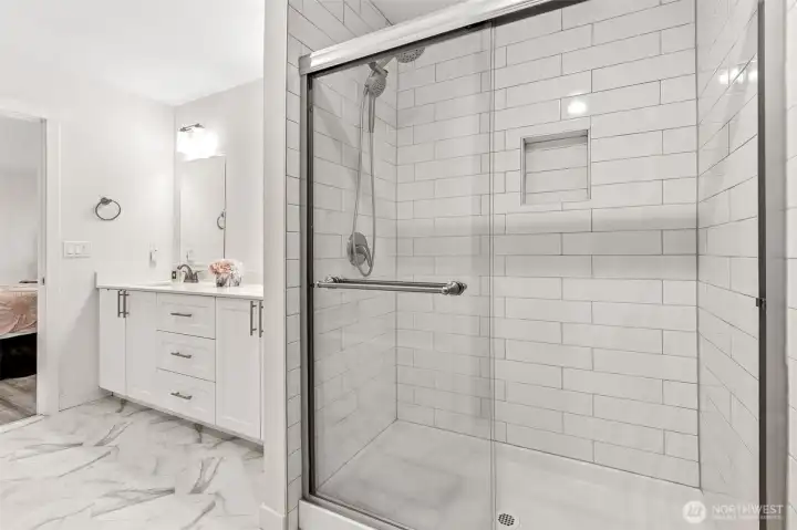 Double Size Shower with Tile Surround
