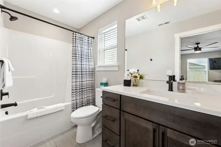 Guest bathroom with shower/tub combo