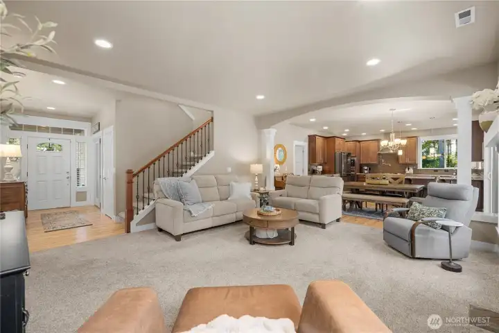 Open floor plan w/seamless flow into the living and dining areas!