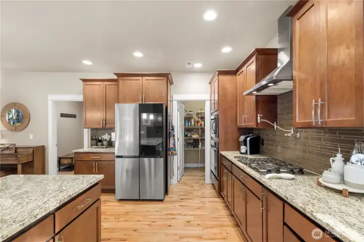 Walk in pantry & coffee nook for extra space...