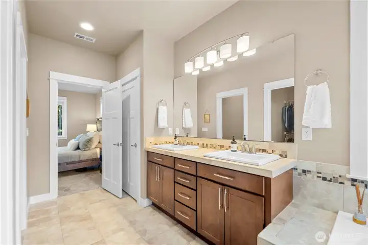 Ceramic tile, dual vanity w/lots of storage!