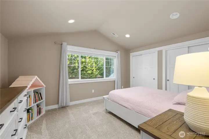 Guest bedroom #1. Vaulted ceilings & spacious!