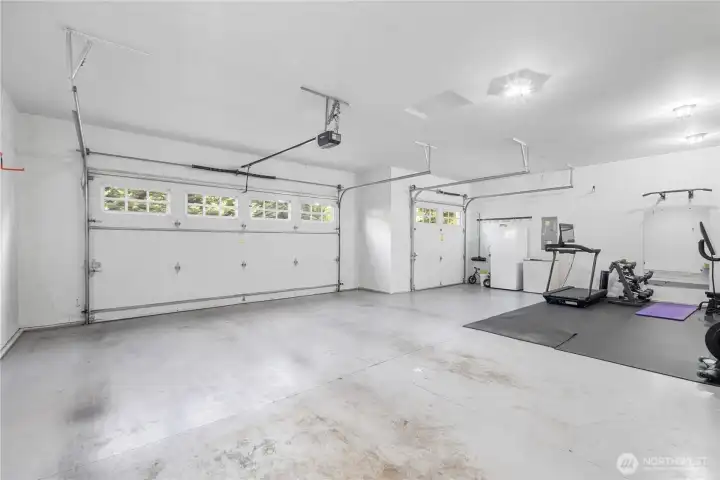 828 SqFt finished 3 car Garage!