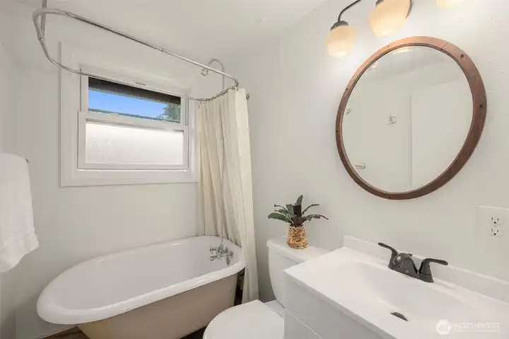 2nd bathroom with clawfoot tub