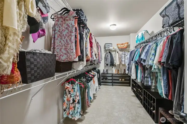 Closet envy! This measures 15' x 7'. Closet envy! This measures 15' x 7'.